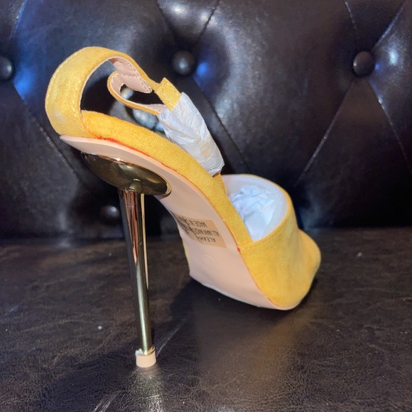 Gold/ Mustard Size 10 heel - Picture 2 of 3